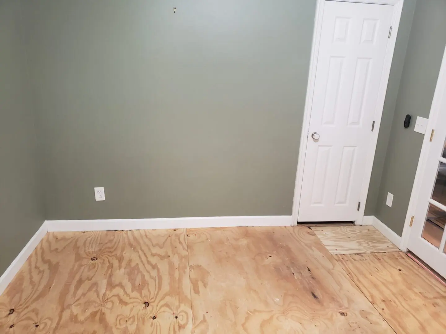 A room with a door and floor in it